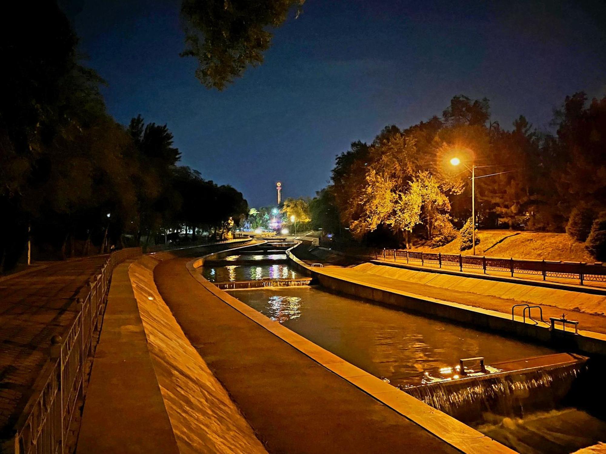 Квартира На Набережной Алматы Экстерьер фото